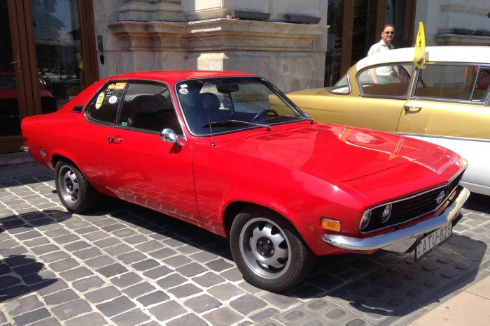 A Ford Capri fő konkurense volt a Manta A
