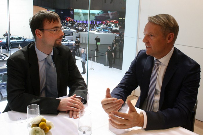 Mind a 12 országát évente háromszor meglátogatja Christoph von Tschirschnitz, a BMW csoport kelet- és délkelet-európai elnök-vezérigazgatója. Balra a szerző