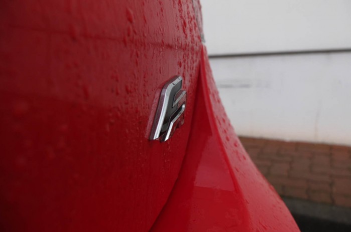 Egy SEAT, amit a szenvedélynek kellene eladnia 6 | Vezess A Formula Racing rövidítése több helyen feltűnik