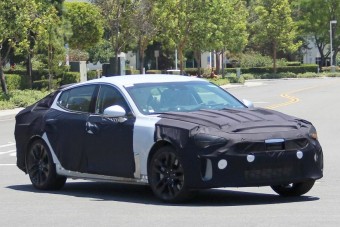 A Kia vérbeli sportszedánnal újít