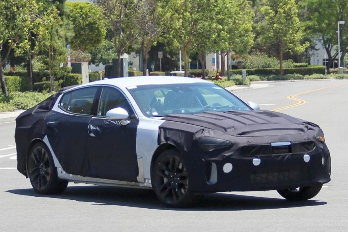 A Kia vérbeli sportszedánnal újít