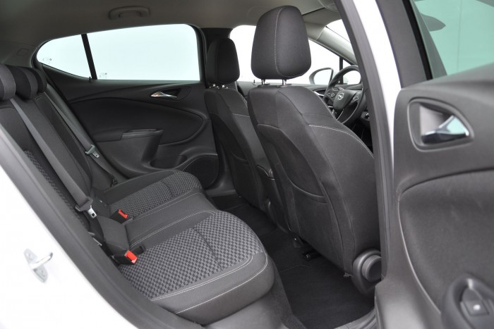 Hátul az Opelben a legtágasabb ahely, a Mégane jóval szűkebb