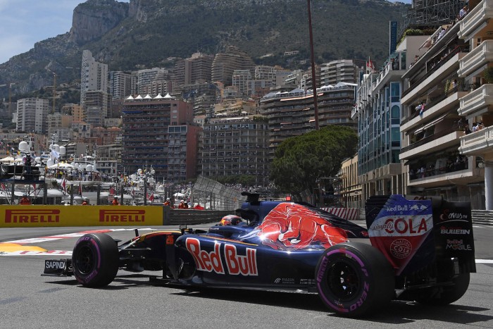 F1: Verstappen nem lesz a rajtrácson, Kvjat kizárást úszott meg 1 | Vezess kvjat