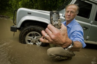 Újra telefont dob piacra a Land Rover 