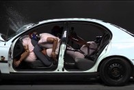 Inkább kirepülök, mint hogy bekössem! – A biztonsági öv magyar története 7