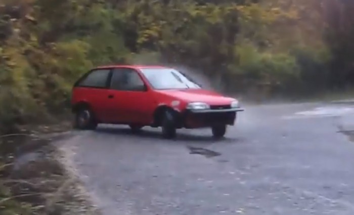 Aki szerint a Suzuki Swift nem strapabíró, az nézze meg ezt a videót
