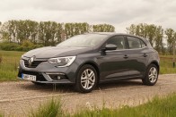 A kevesebb néha több: éljen a fapados Renault Mégane! 37