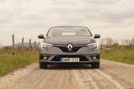 A kevesebb néha több: éljen a fapados Renault Mégane! 46