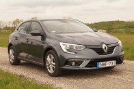 A kevesebb néha több: éljen a fapados Renault Mégane! 47