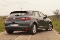 A kevesebb néha több: éljen a fapados Renault Mégane! 49