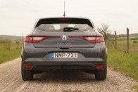 A kevesebb néha több: éljen a fapados Renault Mégane! 50