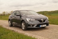 A kevesebb néha több: éljen a fapados Renault Mégane! 55