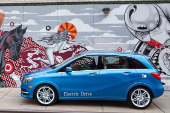 Villanyautót kaptak a bajnokcsapat játékosai