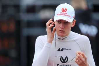 F1: Schumacher fia szintet lépne