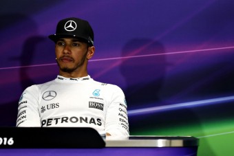 F1: Hamilton megerősítette, hogy büntetést kap