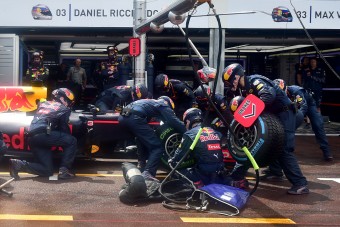 F1: Világbajnok grafikán Ricciardo égése