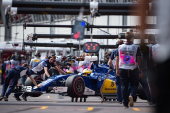 F1: Hullottak a büntetések, de Räikkönen megúszta