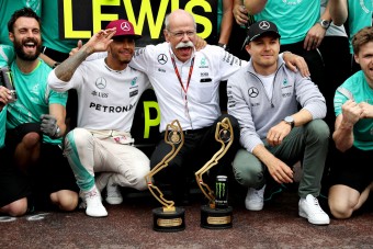 F1: Megnyílt az út Hamilton negyedik címe felé