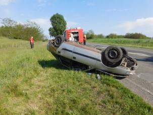 Kirepültek a lopott autóból az 1-es úton