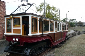 120 éves kocsi jár a 120 éves kisföldalatti vonalán