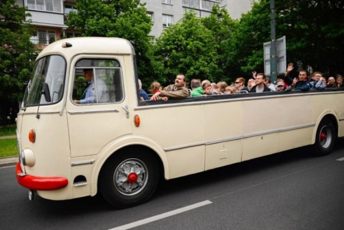 Koros buszcsodák vonultak fel a lengyel fővárosban 4