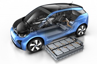 Erősebb akkuval messzebbre megy a BMW i3