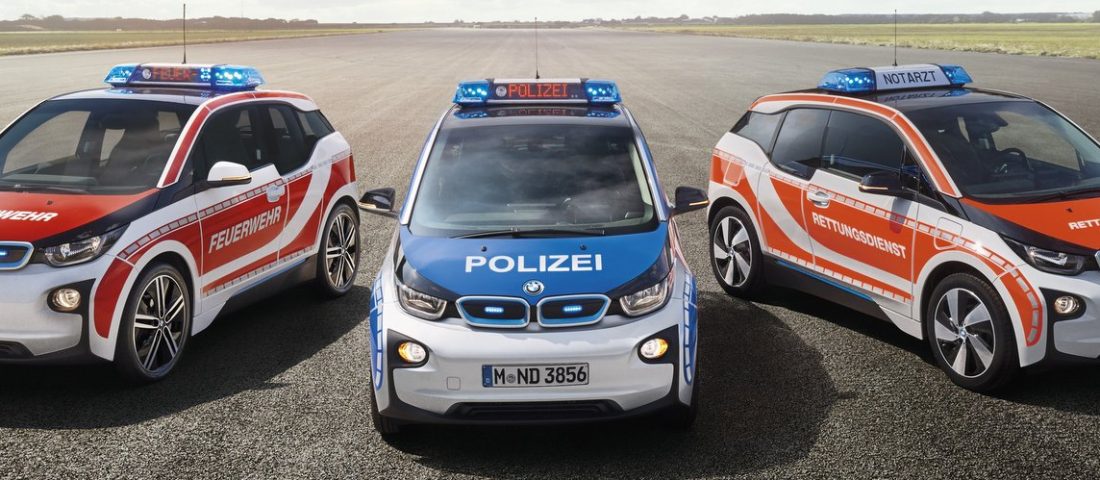 BMW-k kék villogóval