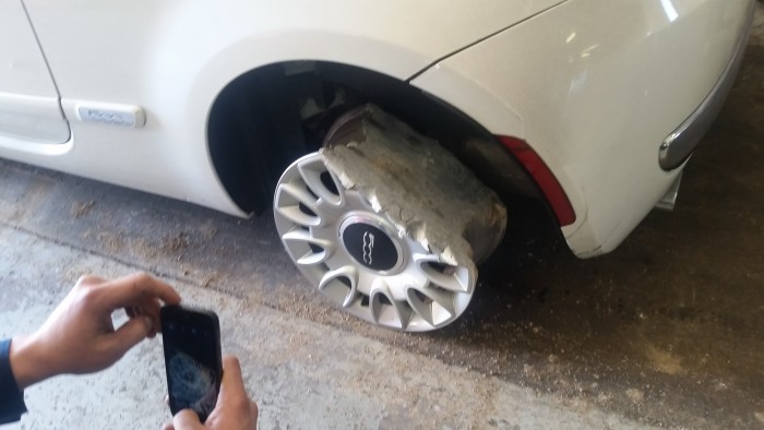 Ez nem olasz dizájn, ez autóvezetői hülyeség