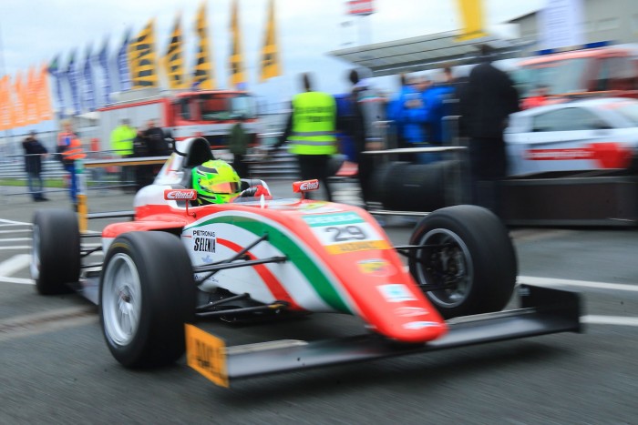 Schumacher csapata jönne a Forma-1-be?