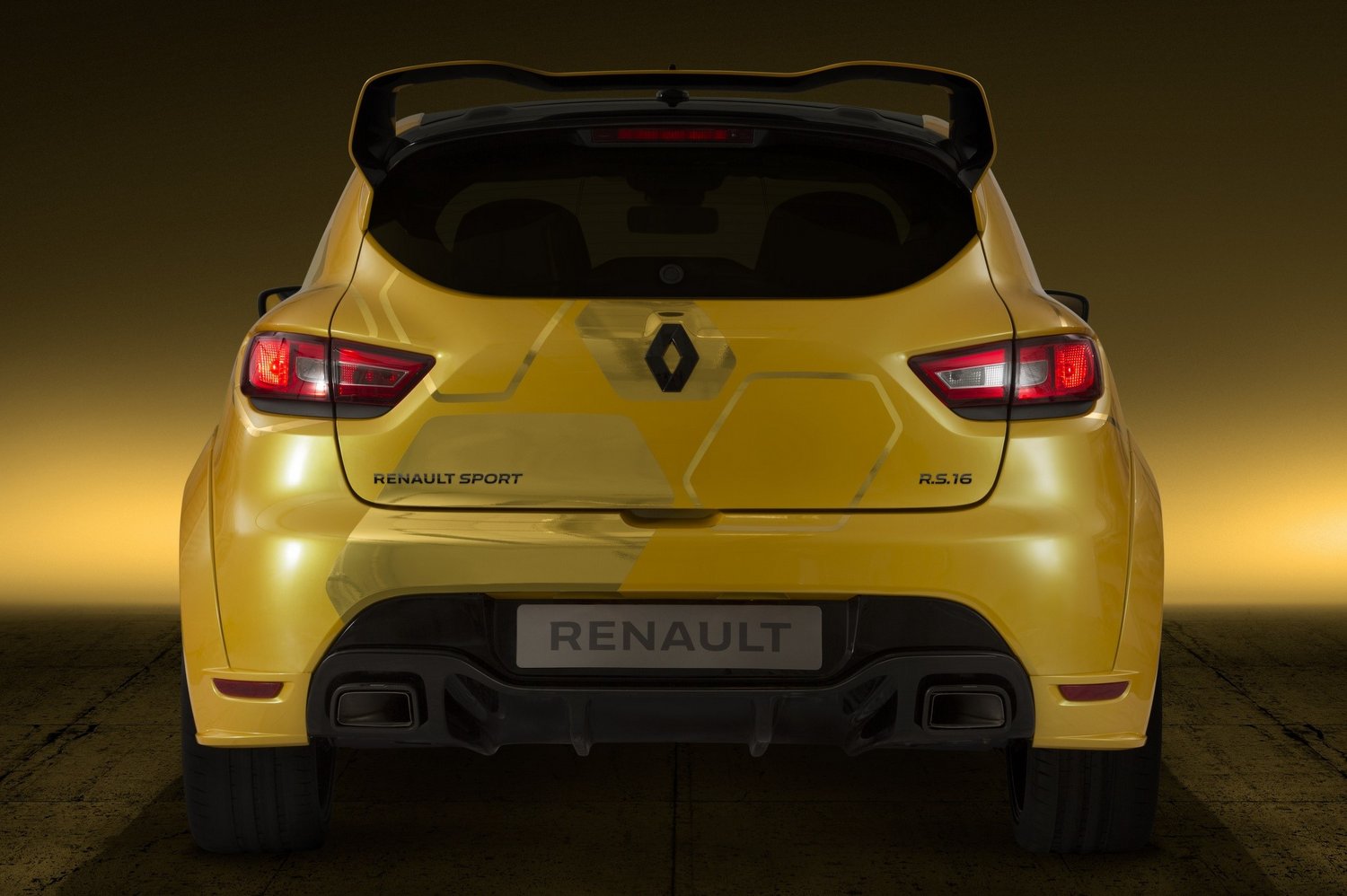 A Renault-nak elment az esze, szerencsére 7