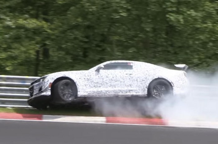 Korlátnak csapták a legdurvább Camarót a Nürburgringen