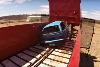 Így lesz egy Suzukiból vagdalthús