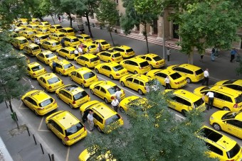 Áremelésért demonstráltak a taxisok Budapesten