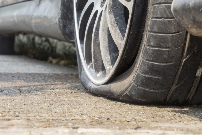 Mit csináljunk, ha törik, reped, csorbul a felni? 6 Biztosítás is köthető a felnire, de ha úthiba okozta a sérülést az útkezelőn is behajtható a javítás költsége