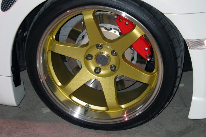 A nagy felni, vékony gumival könnyebben sérül