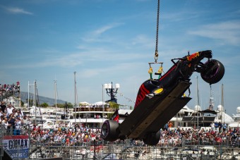 F1: Verstappen nem lesz a rajtrácson, Kvjat kizárást úszott meg