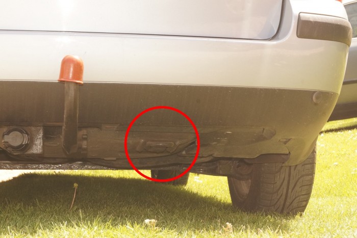 Hátul a lökhárító alatt lapul a vonószem