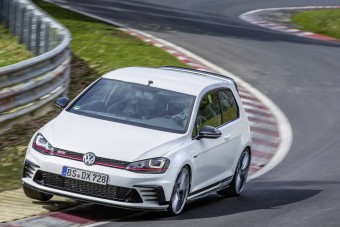 A VW Golf, ami gyorsabb a BMW M4-nél