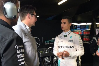 F1: Pilótát cserélt a Mercedes