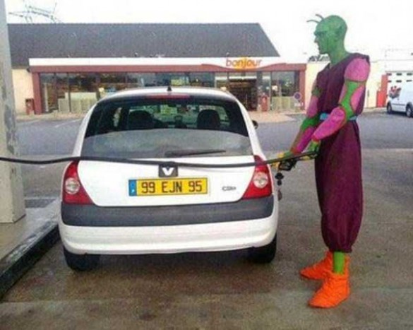 24 benzinkúton készült fotó, amire nincs megfelelő szó