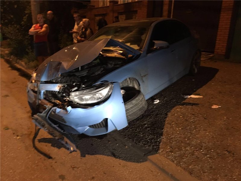 Első útján törték ronggyá az új BMW-t 2 | Vezess 001