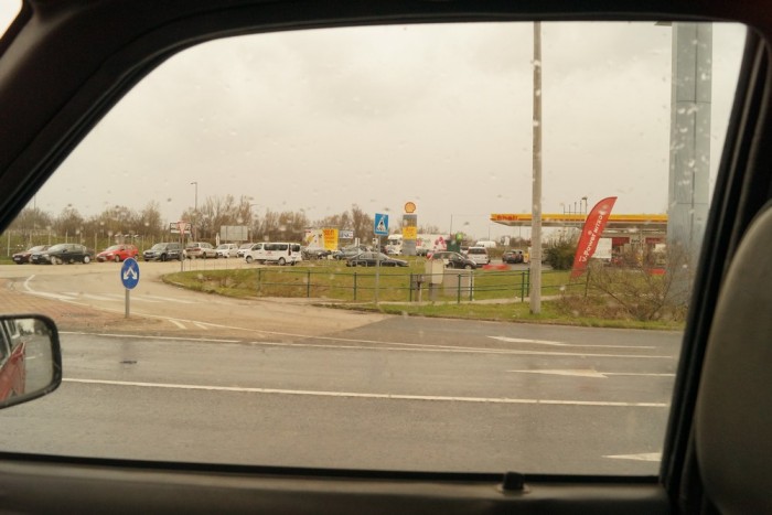 Spontán P+R parkoló keletkezett Vecsés határában pár éve