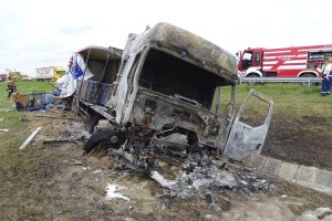 Ilyen, amikor fűnyíró és kamion ütközik az M5-ösön