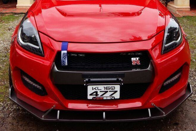 Nissan GT-R-nek hiszi magát a kis Suzuki 4