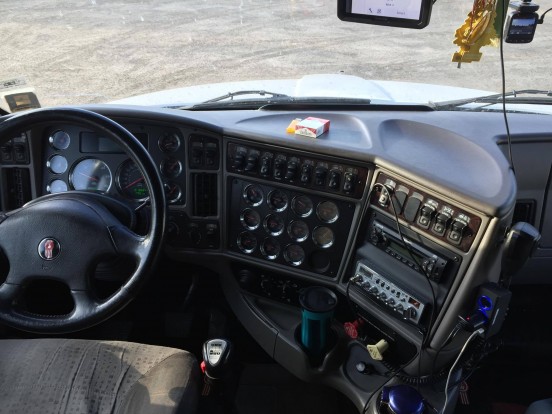 Nem akármilyen géppel döngeti az utakat ez a magyar kamionsofőr 1