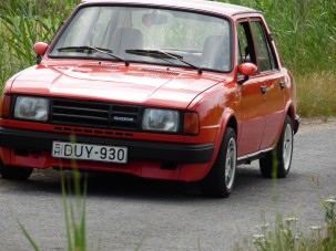 Ártalmatlannak tűnik, de ez Skoda 120L letépi a fejed