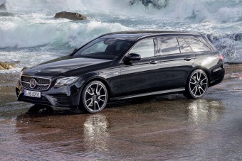 Mozgásban is lenyűgöző az új Mercedes E-kombi