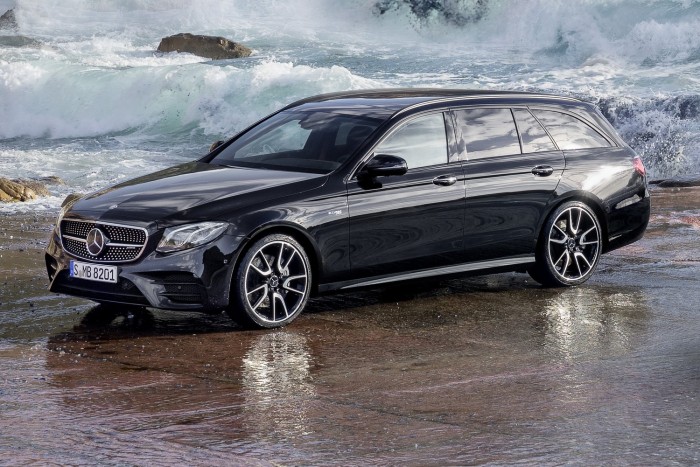 Mozgásban is lenyűgöző az új Mercedes E-kombi