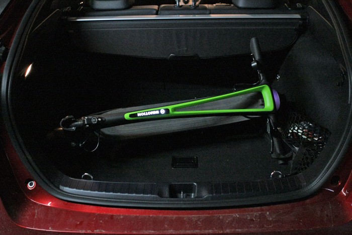 Száguldás villanyrollerrel 10 | Vezess Könnyen beemelhető a csomagtartóba