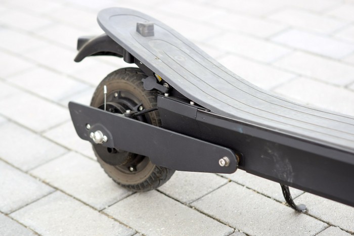 Száguldás villanyrollerrel 8 | Vezess és hátul is